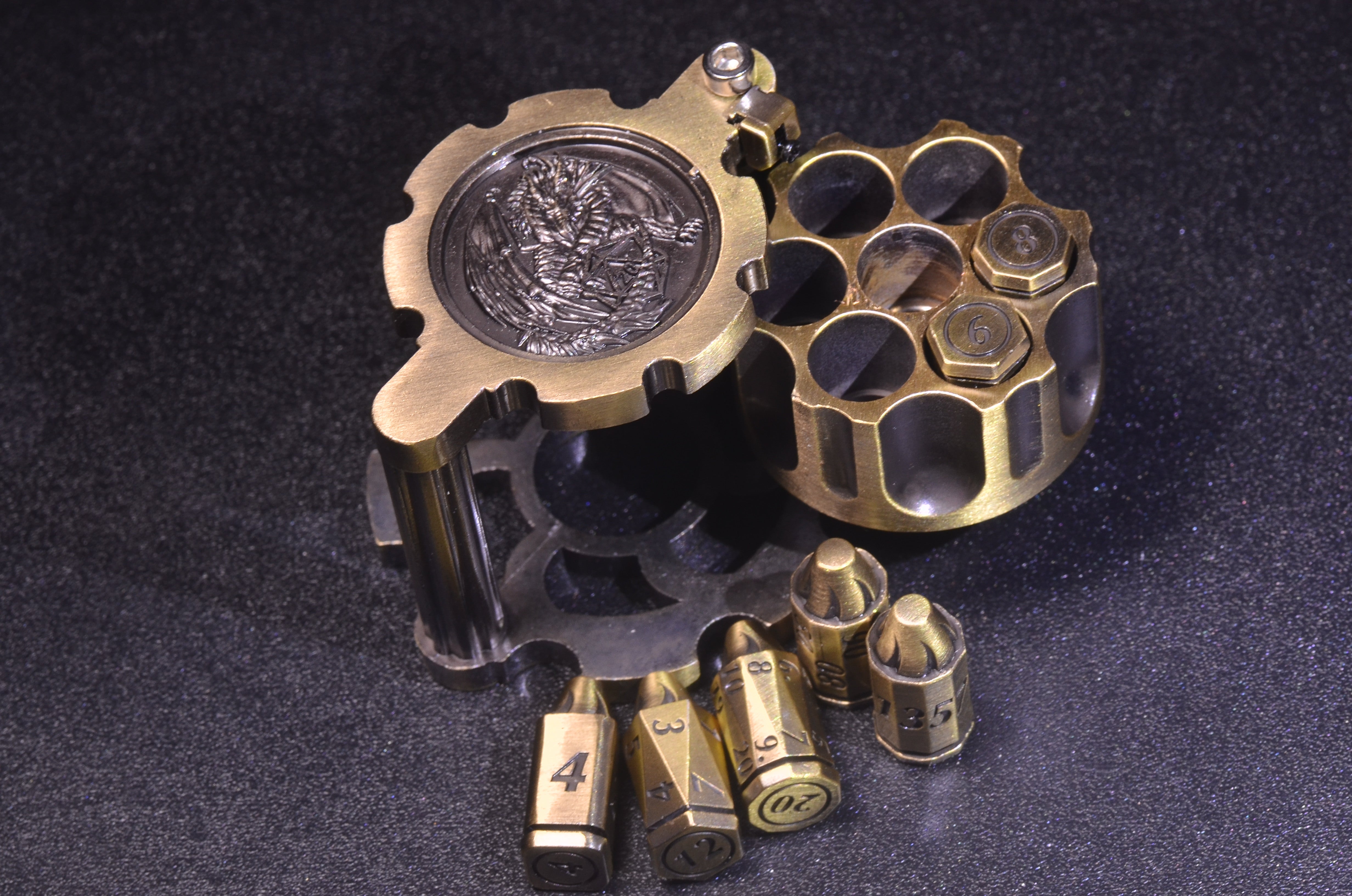 Revolvera Kugla Ĵetkuba Aro - Unikaj 7-Pecaj Ĵetkuboj